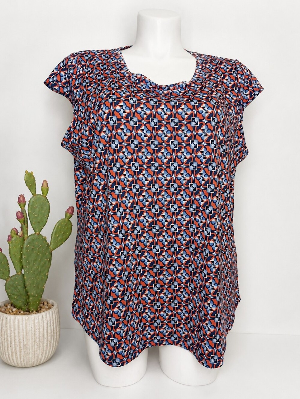 Women's Size 1X geometric print blouse Coastal